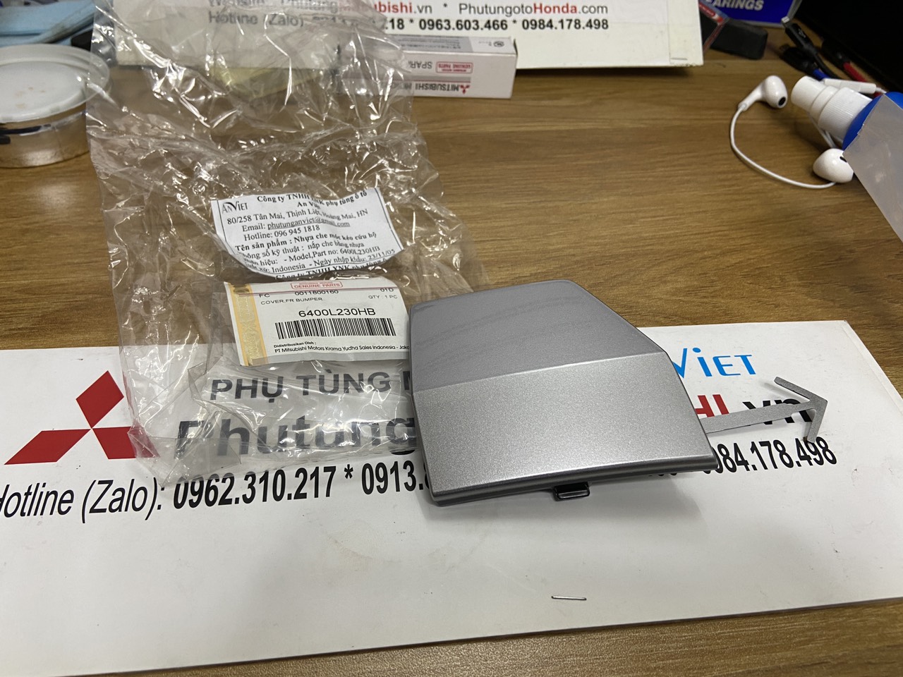 Nắp che Móc cứu hộ xe Mitsubishi Xpander và Xpander Cross 2022-2025
